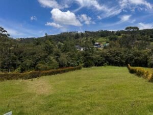 Lote de 2.462 m² con vista en La Acuarela – La Acuarela