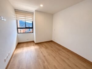Apartamento de 94,5 m² con vista abierta en Laureles, piso 14 – alcoba