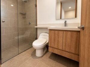 Apartamento de 94,5 m² con vista abierta en Laureles, piso 14 – bano