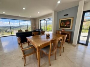 Casa campestre independiente en lote de 5.000 m² en el Alto del Escobero