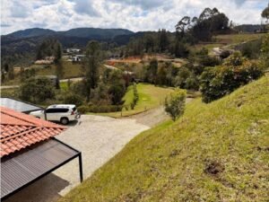 Casa campestre independiente en lote de 5.000 m² en el Alto del Escobero