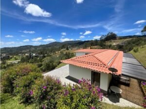 Casa campestre independiente en lote de 5.000 m² en el Alto del Escobero