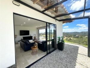 Casa campestre independiente en lote de 5.000 m² en el Alto del Escobero