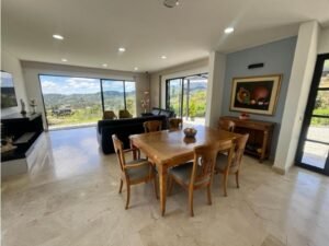 Casa campestre independiente en lote de 5.000 m² en el Alto del Escobero