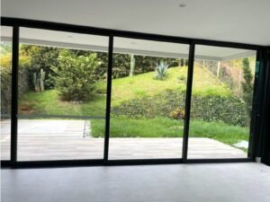 Casa para estrenar de 260 m² con 4 alcobas en parcelación vía a El Retiro