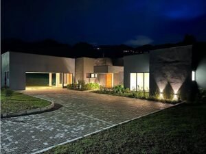 Casa para estrenar de 390 m² en un solo nivel en Fizebad, El Retiro